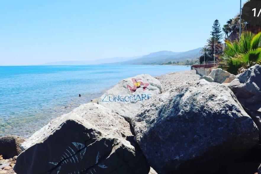 Villetta Sul Mare Acquedolci Eksteriør billede